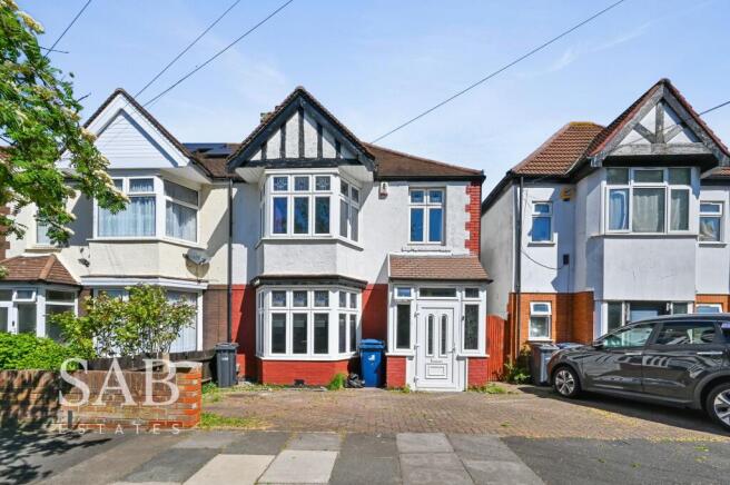 5 bed property, in Sudbury Heights Avenue, £725,000