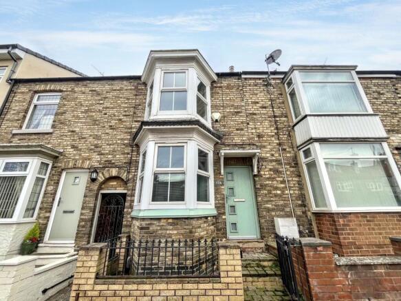 2 bed property, in High Street, £130,000