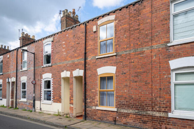 2 bed property, in Filey Terrace, £270,000