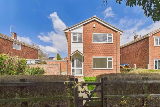 4 bed property, in The Beagles, £295,000