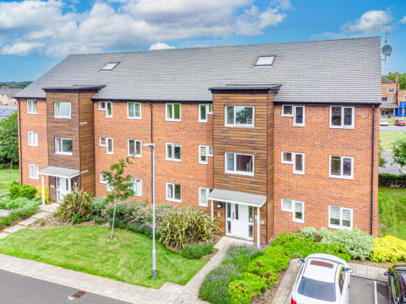 2 bed property, in Leeds LS14, £100,000