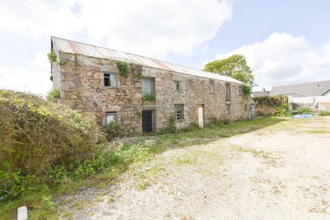 4 bed property, in Chapel Square, £150,000