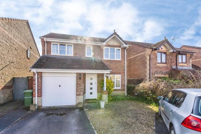 4 bed property, in Eastwood Close, £415,000