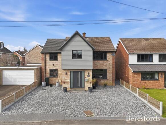 5 bed property, in Smiths Field, £675,000