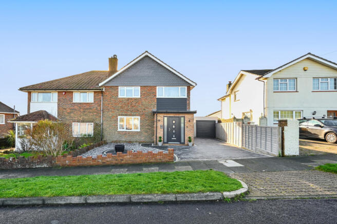 3 bed property, in Lenham Avenue, £650,000