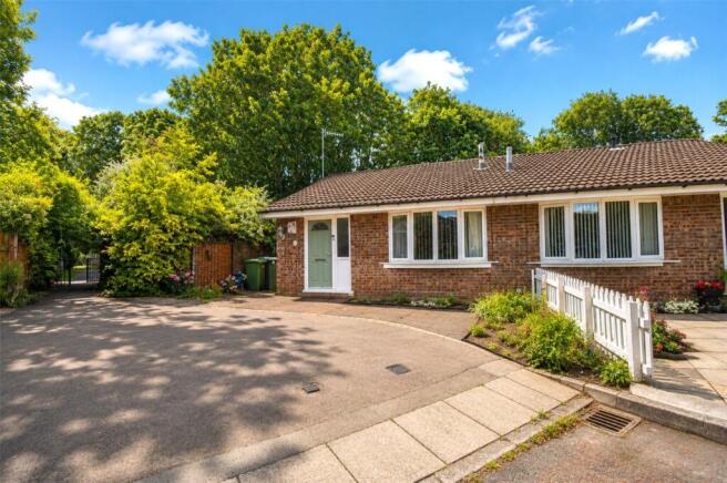 2 bed property, in Melton Close, £220,000