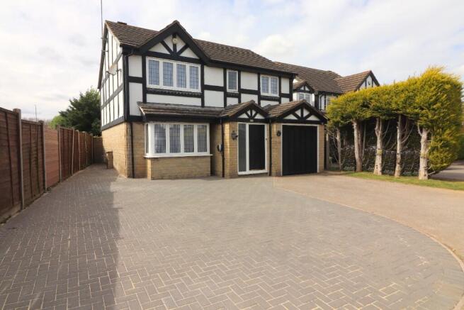 4 bed property, in Burford Close, £550,000