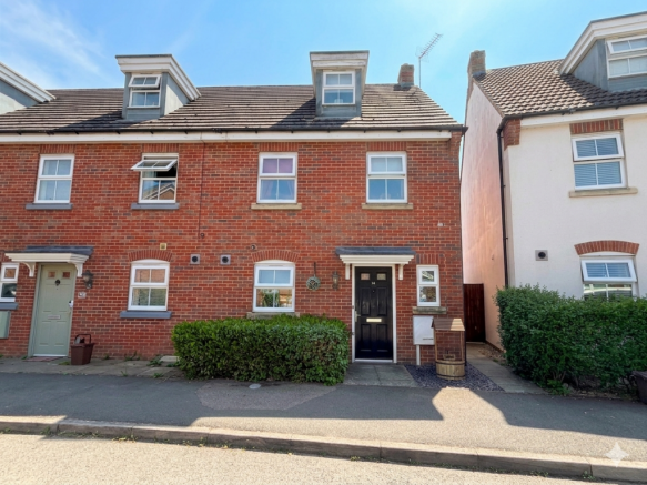 3 bed property, in Farnborough Drive, £280,000