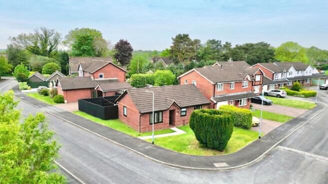 2 bed property, in The Paddocks, £280,000