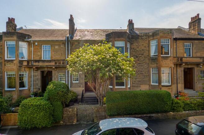 4 bed property, in Mirrlees Drive, £945,000
