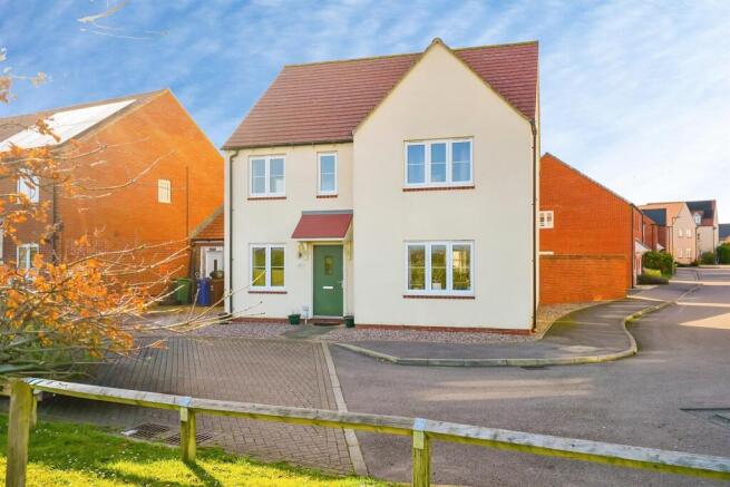 4 bed property, in Swift Drive, £495,000