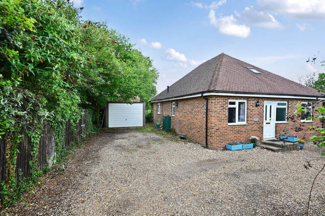 4 bed property, in New Road, £550,000