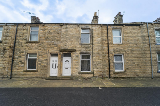 2 bed property, in Earl Street, £135,000