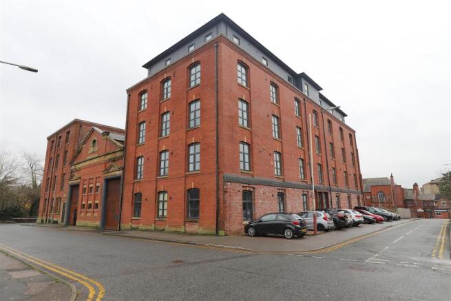 1 bed property, in Toto House, £135,000