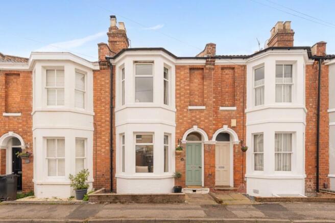 2 bed property, in Plymouth Place, £410,000