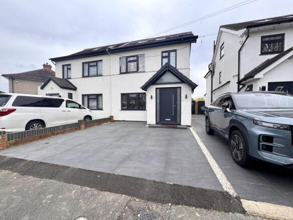 4 bed property, in Weymouth Road, £795,000