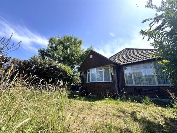2 bed property, in Deal Avenue, £325,000
