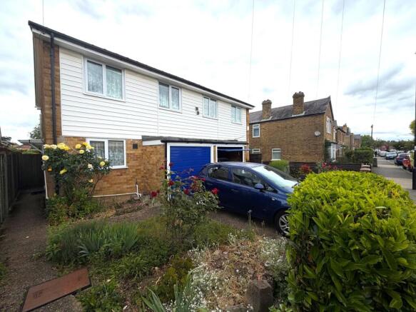 4 bed property, in Tachbrook Road, £475,000