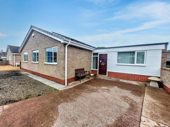 4 bed property, in Longstone Close, £465,000