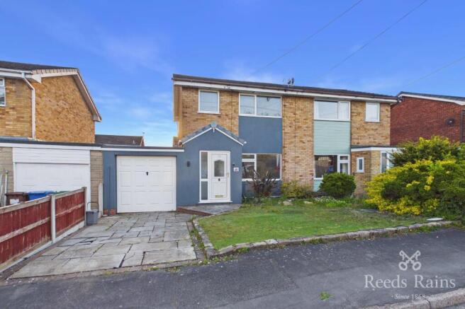 3 bed property, in Regents Way, £185,000