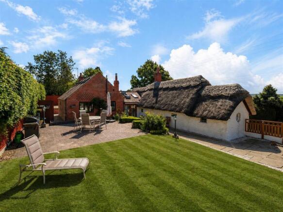 3 bed property, in The Thatch, £700,000