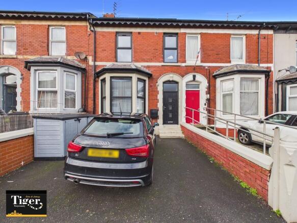4 bed property, in Cheltenham Road, £125,000