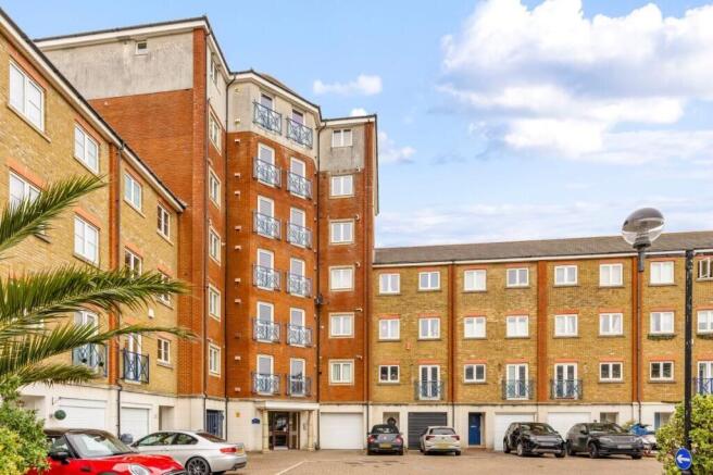 2 bed property, in 53 Dominica Court, £150,000