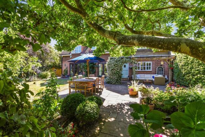 5 bed property, in Mill Lane, £1,175,000
