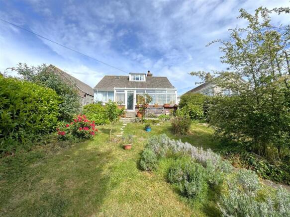 3 bed property, in Weyview Crescent, £360,000