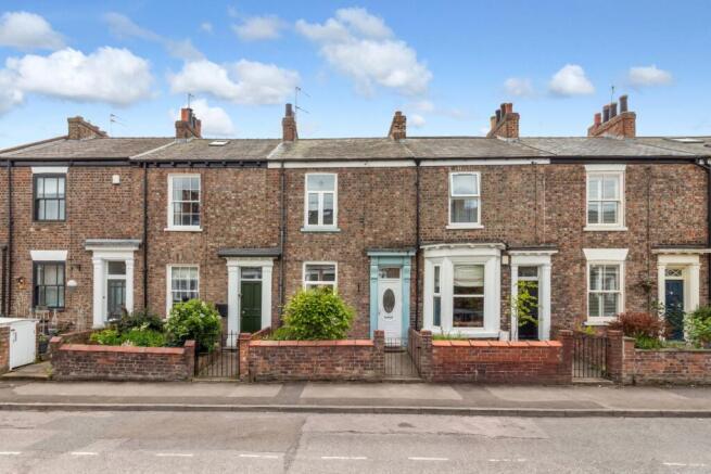 2 bed property, in Darnborough Street, £350,000