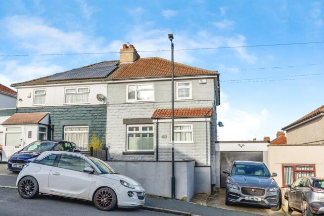 3 bed property, in Valley Road, £340,000