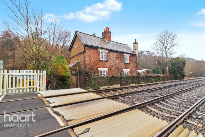 2 bed property, in Hammer Vale, £950,000