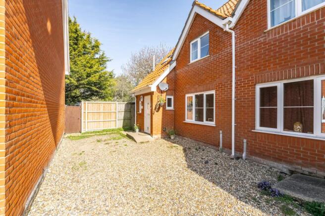 3 bed property, in Forge Close, £260,000