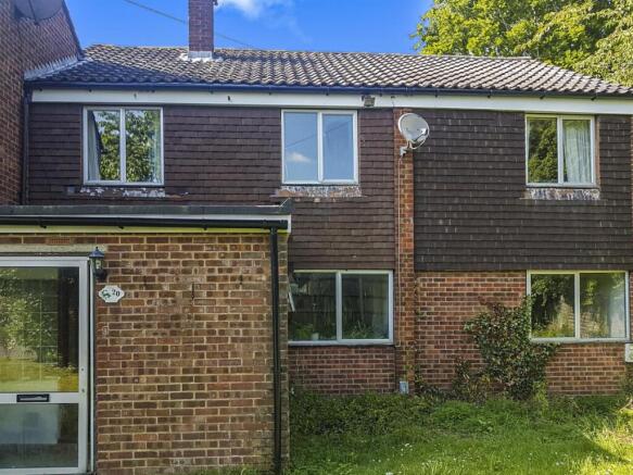 5 bed property, in Clay Wood Close, £550,000
