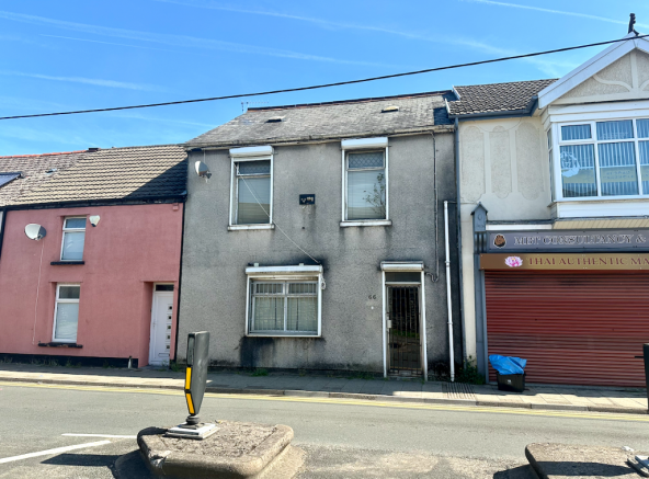 5 bed property, in Brecon Road, £150,000