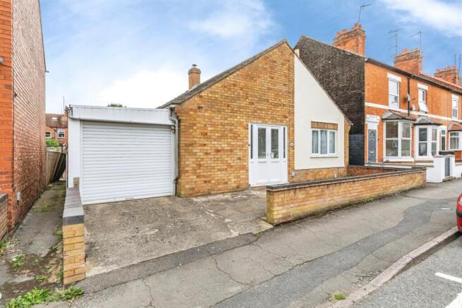 3 bed property, in Portland Road, £240,000