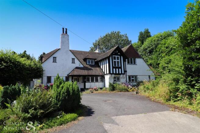 4 bed property, in The Spinney, £900,000