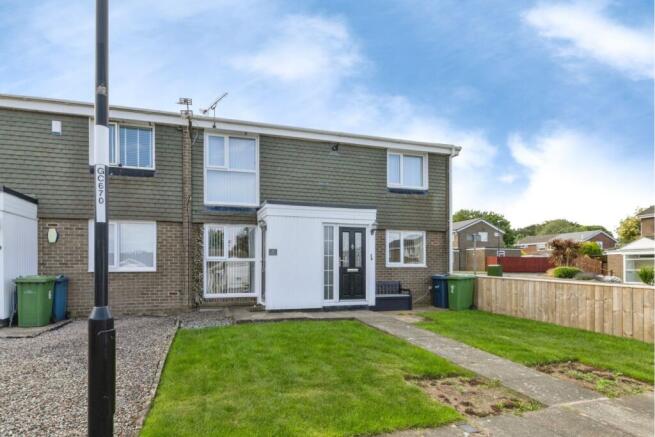 2 bed property, in Maree Close, £100,000