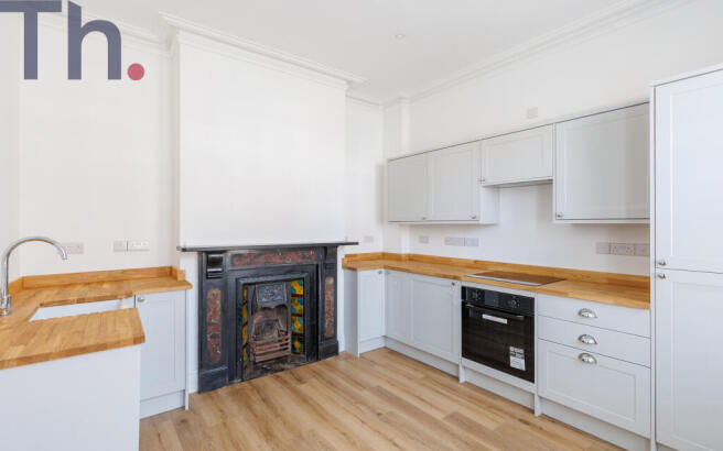 4 bed property, in Newport PO30, £329,950