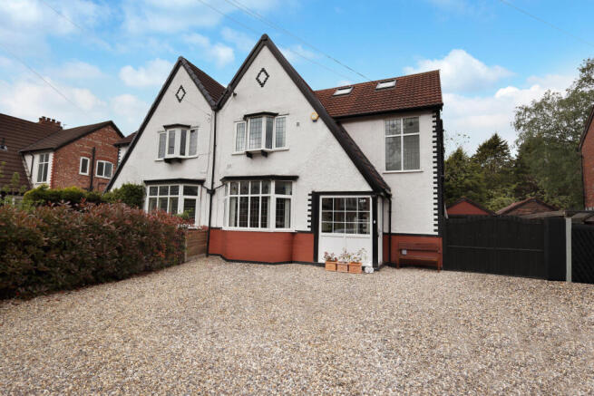 4 bed property, in Outwood Road, £450,000