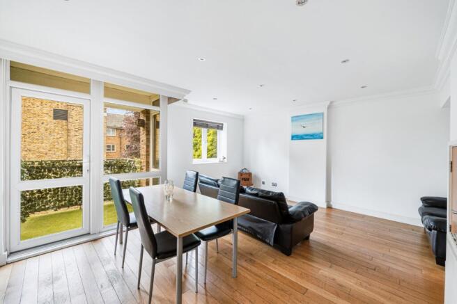3 bed property, in Upper Mall, £795,000