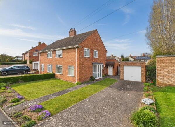 3 bed property, in Dunkery Road, £280,000