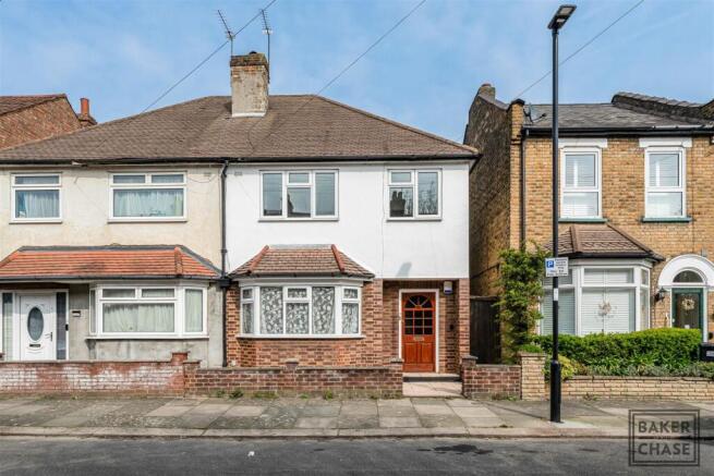 3 bed property, in Manor Road, £525,000