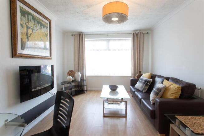 2 bed property, in Sedgemoor Road, £125,000