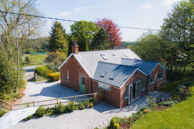 3 bed property, in Sylvan House, £650,000