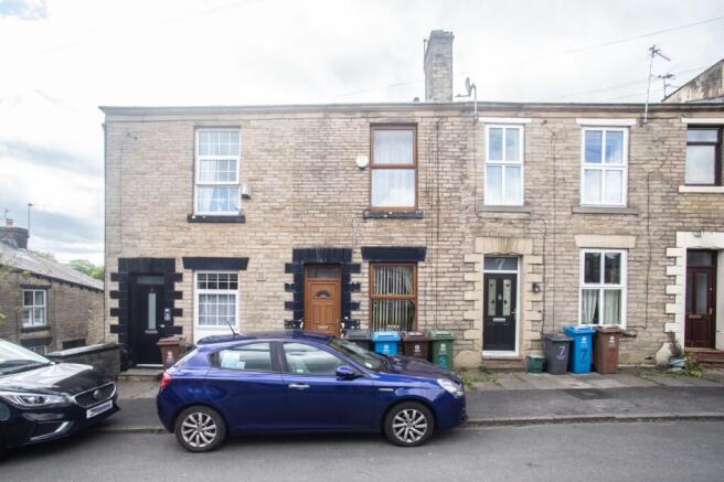 2 bed property, in Woodend Street, £120,000