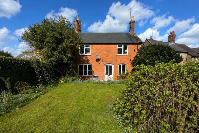 2 bed property, in High Street, £350,000
