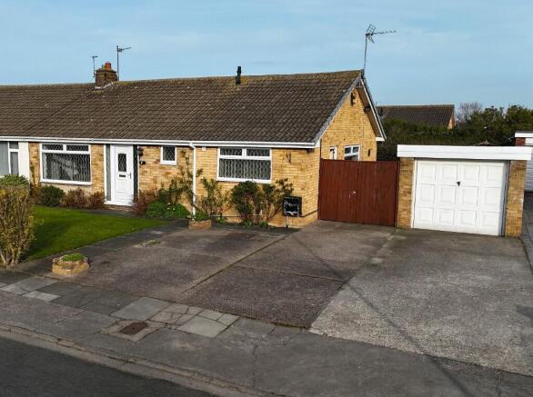 3 bed property, in Rothesay Drive, £175,000
