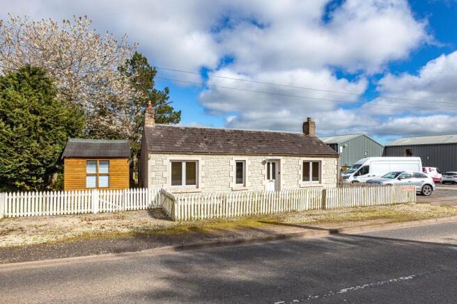 3 bed property, in Claydub, £185,000