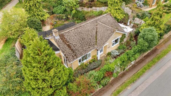 2 bed property, in Main Road, £500,000